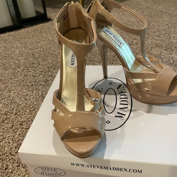 3.5” paten leather heeled sandal - Picture 5 of 5